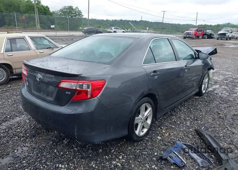 2014 Toyota Camry Se z USA, uszkodzony, nr VIN 4T1BF1FK9EU301450